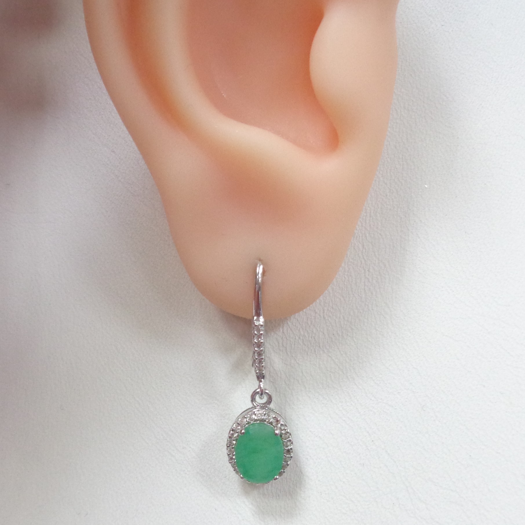 Серебряные серьги с изумрудами